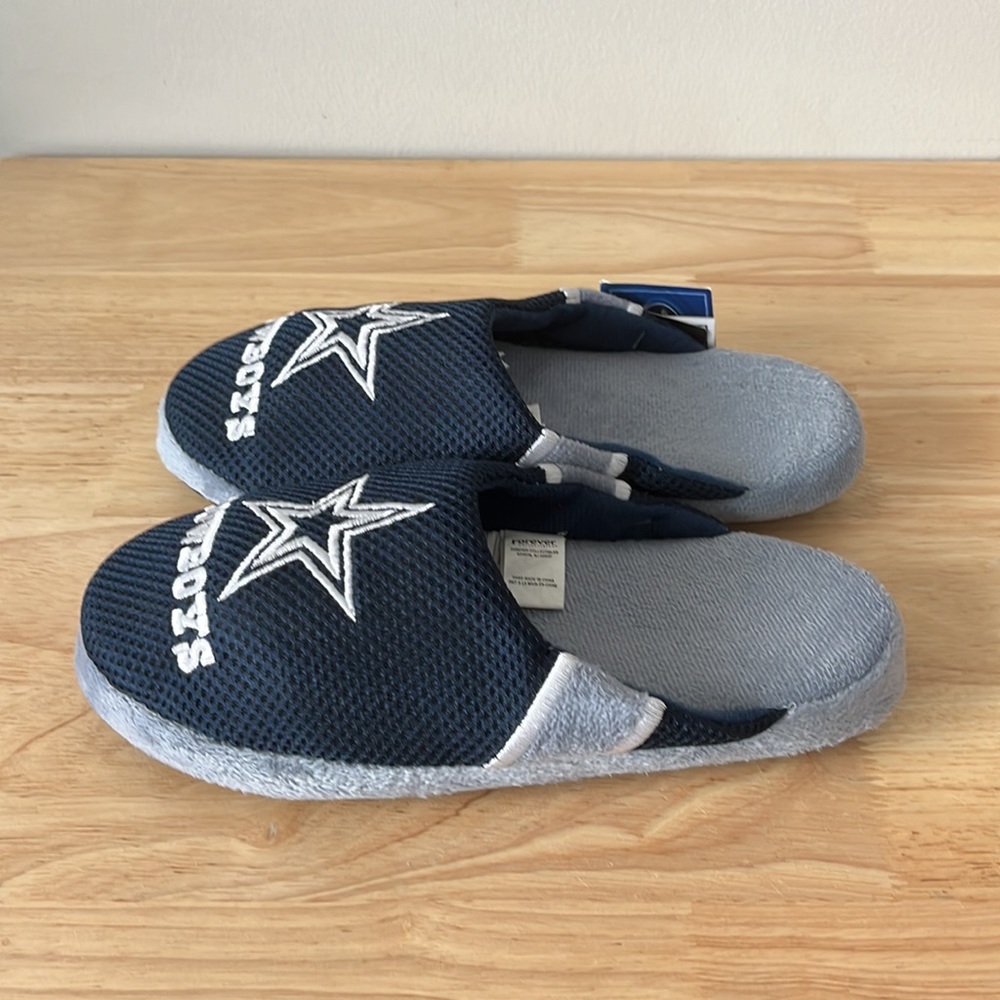 NFL - Dallas Cowboys Slippers - Picture 2 of 3